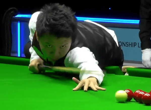 太阳成官网：
1：1！冠军联赛：中国名将意外现身 上演巅峰对决 逼平世界冠军(图2)