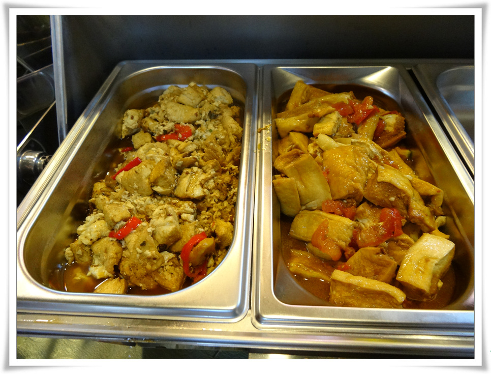 太阳成集团tyc|EXO灿烈-世勋与前辈黄政民合影温暖吸睛 灿烈与众星合影剪刀手抢镜(图1) 太阳成官网