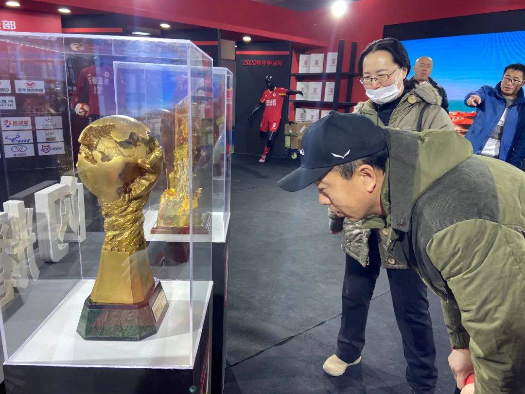 【太阳集团tyc】
【亚泰故事】父与子一起“逛”雪博会 讲述他们与长春亚泰的故事(图7) 【太阳集团tyc】
【亚泰故事】父与子一起“逛”雪博会 讲述他们与长春亚泰的故事(图7)