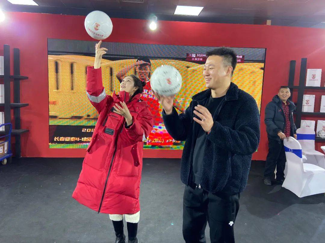 【太阳集团tyc】
【亚泰故事】父与子一起“逛”雪博会 讲述他们与长春亚泰的故事(图11) 【太阳集团tyc】
【亚泰故事】父与子一起“逛”雪博会 讲述他们与长春亚泰的故事(图11)