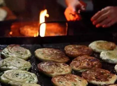 太阳集团tyc|维多利亚获威廉王子颁勋章 和老公贝克汉姆获同等荣誉(图1) 太阳成集团tyc