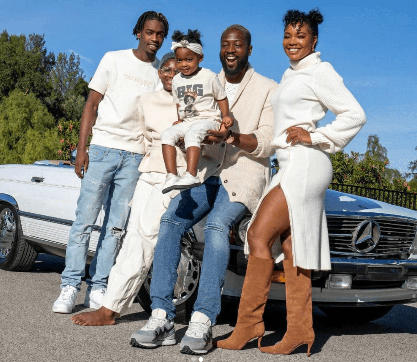 NBA球星太太爱送车?韦德生日爱妻送64万大奔 家人还穿同款庆祝“太阳集团tyc”(图12)
NBA球星太太爱送车?韦德生日爱妻送64万大奔 家人还穿同款庆祝“太阳集团tyc”(图12)