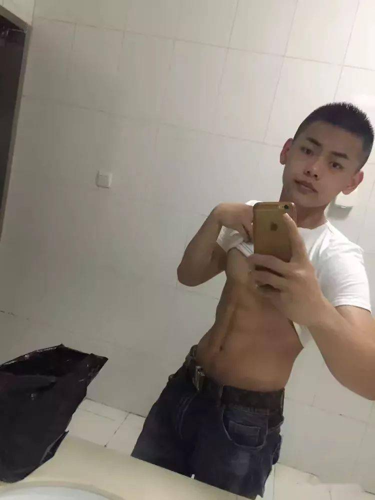 20岁宁夏小伙练就一身肌肉,收获迷妹无数!_太阳成集团tyc(图3)
20岁宁夏小伙练就一身肌肉,收获迷妹无数!_太阳成集团tyc(图3)