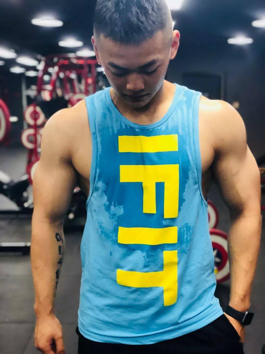 20岁宁夏小伙练就一身肌肉,收获迷妹无数!_太阳成集团tyc(图7)
20岁宁夏小伙练就一身肌肉,收获迷妹无数!_太阳成集团tyc(图7)