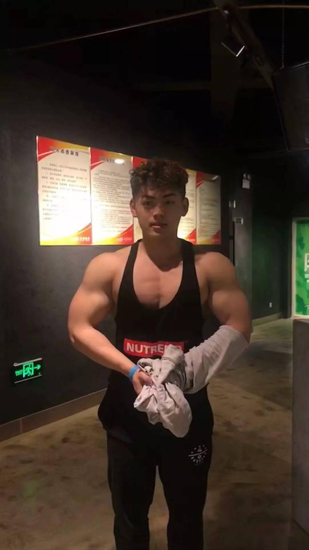 20岁宁夏小伙练就一身肌肉,收获迷妹无数!_太阳成集团tyc(图8)
20岁宁夏小伙练就一身肌肉,收获迷妹无数!_太阳成集团tyc(图8)