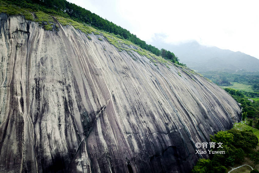 广东肇庆有块大斑石 有80个足球场巨细 被誉为天下第一石‘太阳成集团tyc’(图5)
广东肇庆有块大斑石 有80个足球场巨细 被誉为天下第一石‘太阳成集团tyc’(图5)