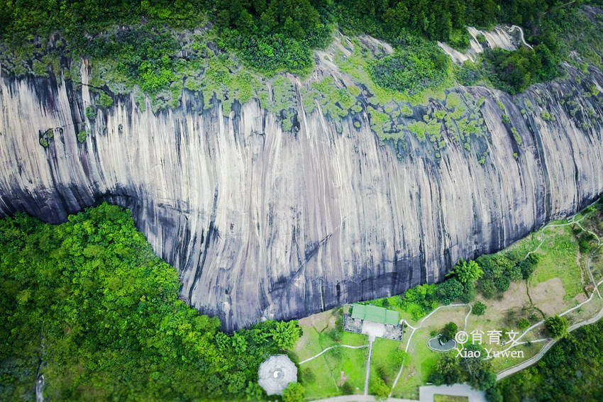 广东肇庆有块大斑石 有80个足球场巨细 被誉为天下第一石‘太阳成集团tyc’(图7)
广东肇庆有块大斑石 有80个足球场巨细 被誉为天下第一石‘太阳成集团tyc’(图7)