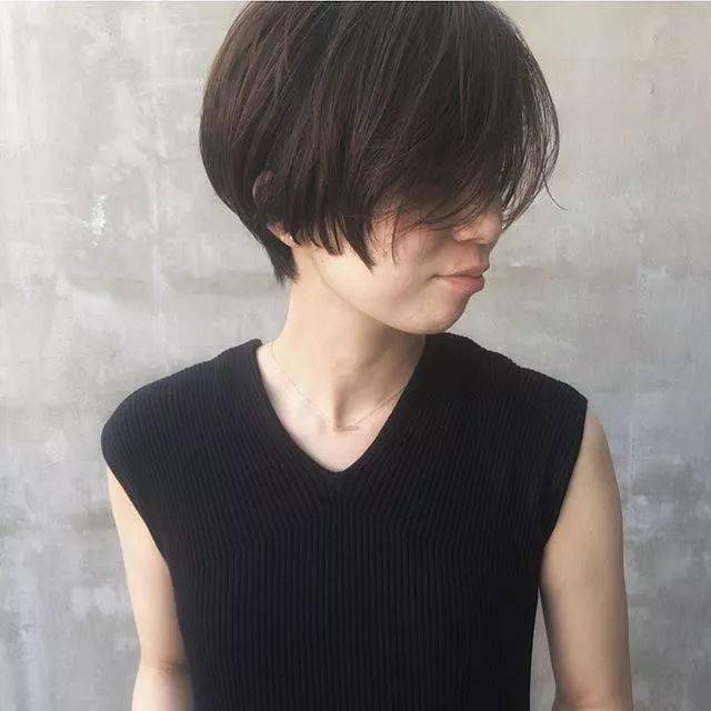 太阳集团tyc|
盛行的这些短发发型设计搭配 每一款都很减龄！(图21)