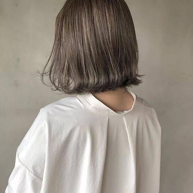 太阳集团tyc|
盛行的这些短发发型设计搭配 每一款都很减龄！(图25)