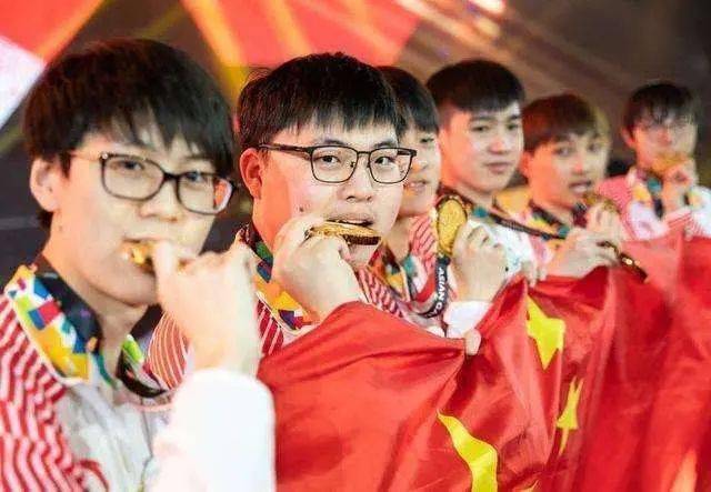 太阳成官网-
LPL牌面！阿布登上央视 说亚运会荣誉感最强 对厂长这样评价(图6)