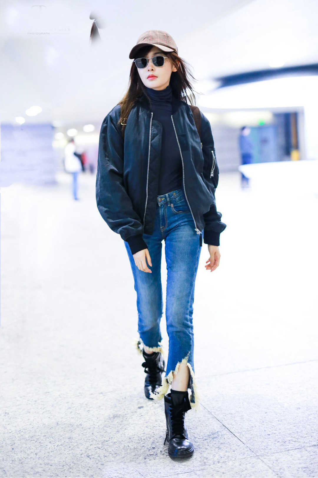 太阳成官网-
林心如真是“稚嫩脸” 穿红白条纹棒球服走机场 比当妈前更年轻(图10) 太阳成官网-
林心如真是“稚嫩脸” 穿红白条纹棒球服走机场 比当妈前更年轻(图10)