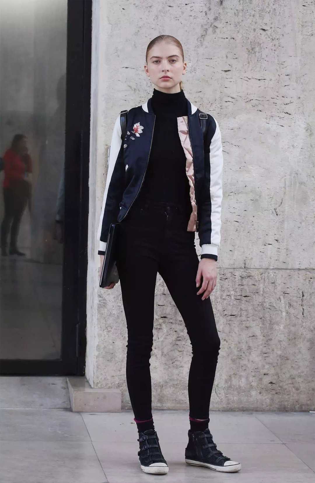 太阳成官网-
林心如真是“稚嫩脸” 穿红白条纹棒球服走机场 比当妈前更年轻(图11) 太阳成官网-
林心如真是“稚嫩脸” 穿红白条纹棒球服走机场 比当妈前更年轻(图11)