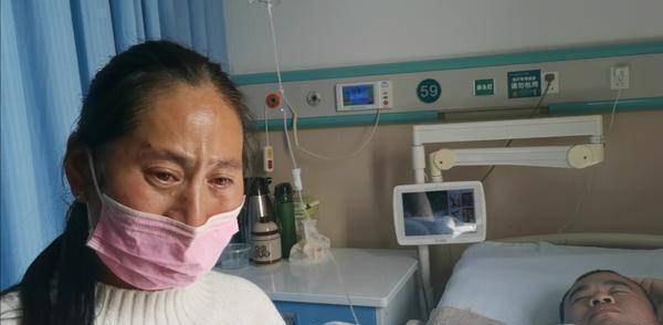 
亚运会举重冠军突发重病 妻子捡废品凑钱住院_太阳成集团tyc(图3)