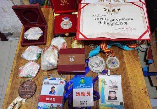 
亚运会举重冠军突发重病 妻子捡废品凑钱住院_太阳成集团tyc(图5)