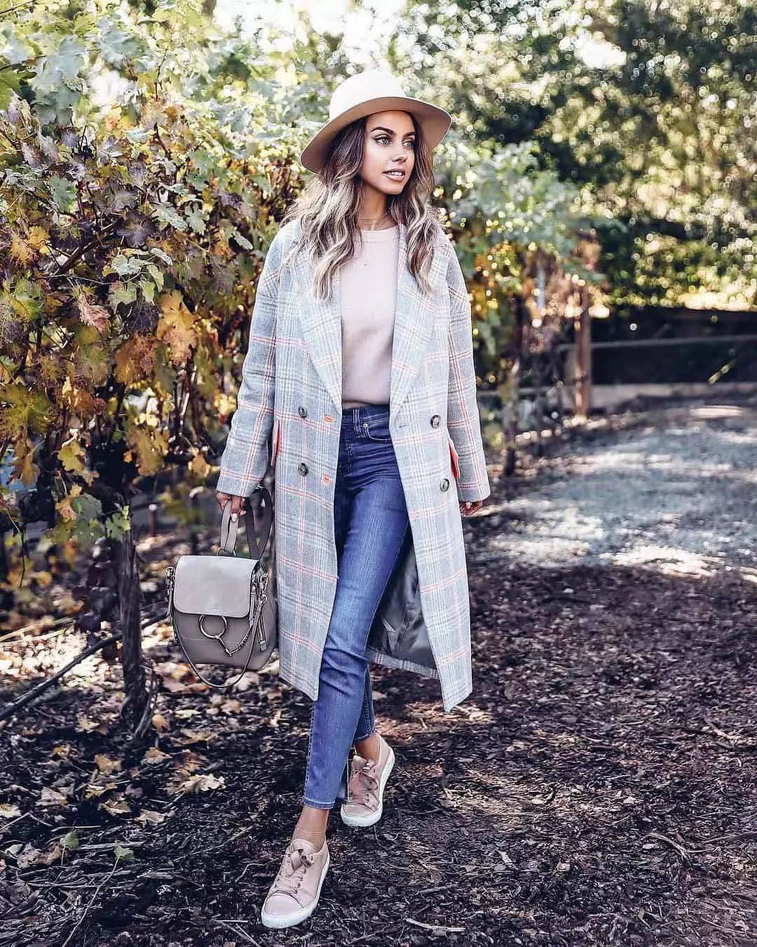 
大衣+运动鞋才是今冬最火混搭套路 时髦炸！‘太阳成集团tyc’(图14)