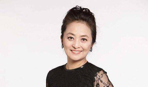 
她曾说不嫁中国男子 3任丈夫都是外籍 如今却回国捞金？：太阳集团tyc(图1)